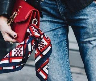 ����˿����20��ϵ��ͼ�� ���ڳ�˿��������Χ��