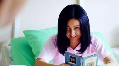 诡异笑容图片吓人 一张诡异的全家福纪念照