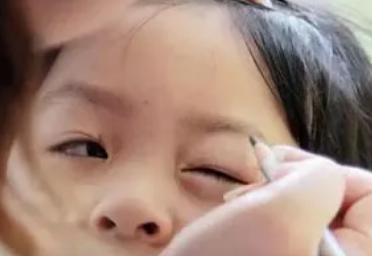 儿童妆怎么化 给小孩儿化妆简单过程