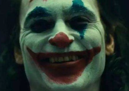 诡异笑容图片吓人 一张诡异的全家福纪念照