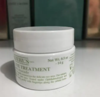 23岁适合用什么牌子的眼霜 使用补水保湿的眼霜十分有用