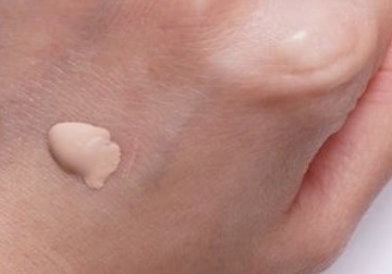 ��ױ�ܲ�Ϳ�۵��� ��ױʱ���ʹ�÷۵�Һ