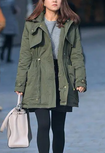 军绿色外套怎么搭配好看 有些人不知道怎么搭配