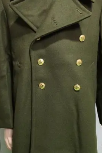 军绿色外套怎么搭配好看 有些人不知道怎么搭配