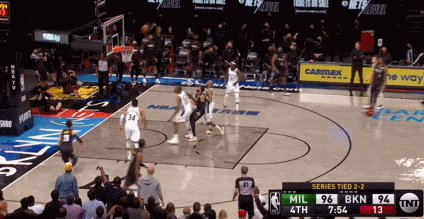 篮网绝境逆转雄鹿,杜兰特49分大三双 杜兰特打了47分29秒