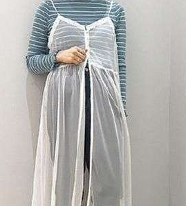 夏天透明纱裙怎么搭配 通过搭配来拉长我们的身材