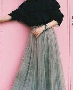 夏天透明纱裙怎么搭配 通过搭配来拉长我们的身材