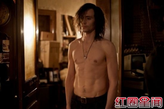 洛基扮演者汤姆-希德勒斯顿结婚了吗 与女子秘密结婚