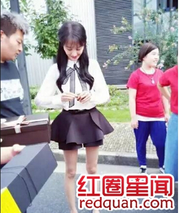 郑爽二次整容是真的假的 郑爽整容前后照片判若两人