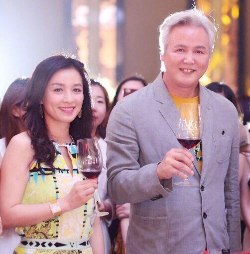 张庭老公为什么那么老 曾被误认为成奶奶年轻时颜值超高