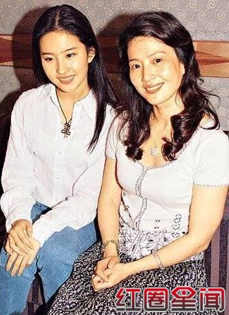 刘亦菲妈妈在韩国的知名度有多高 刘晓莉年轻时的照片曝光