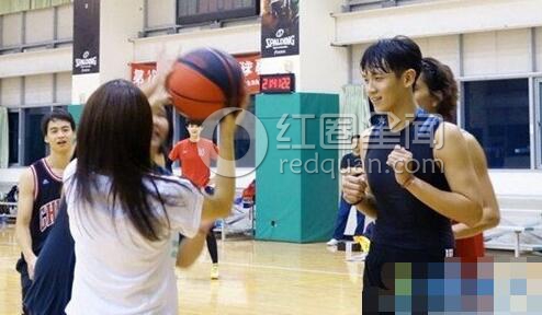 王大陆女友刘奕儿素颜美照曝光 刘奕儿是混血儿