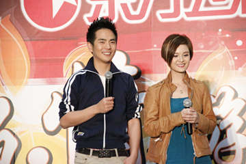 陈思斯老公家庭背景是富二代吗?张晓龙陈思斯结婚照欣赏