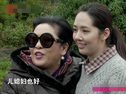 向佐微博晒和郭碧婷合照 默认恋情后首次同框超般配