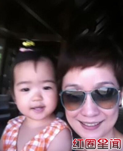 张嘉译女儿私房照曝光 揭张嘉译老婆王海燕个人资料照片