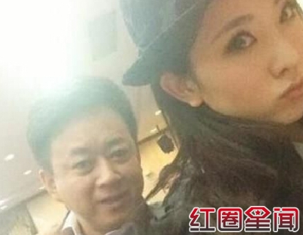 李思思多年主持春晚原因真相 揭秘李思思老公家庭背景神秘面纱