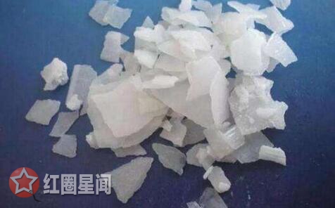 男童误把火碱吃下 奶奶喂水冲洗导致严重烧伤