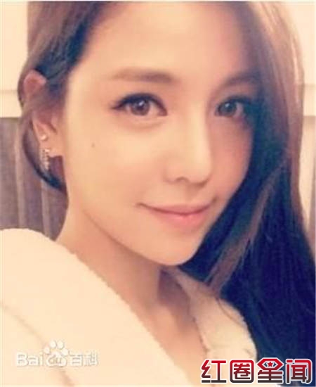 李毓芬承认整容 用照片就是最明显的证据