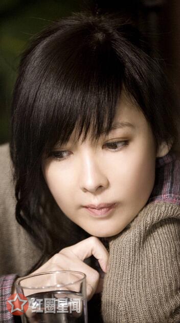 深扒周慧敏不能生育的原因 周慧敏晒健身照身材似少女
