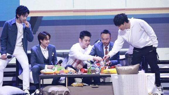汪涵回应王一博粉丝叫妈妈事件 饭圈文化文明尊重是基础