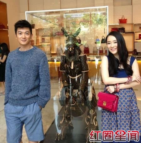 杜江家庭背景是富二代吗 杜江女友是霍思燕吗