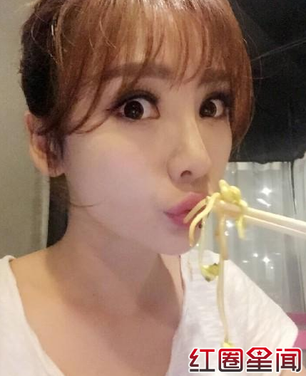 柳岩露肉性感写真 柳岩和灿盛真的是恋人吗