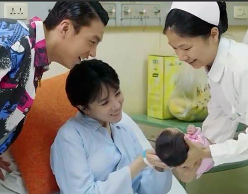 晋小妮的孩子是谁的