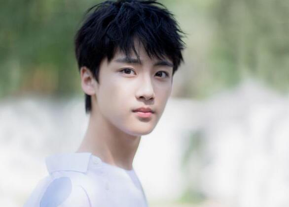 《如懿传》中边程饰演的是五阿哥永琪的少年时期.