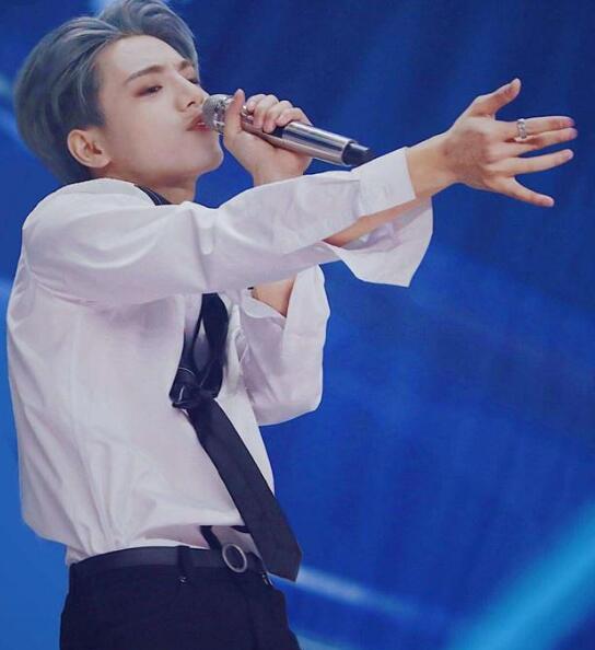 李振宁为什么叫深深