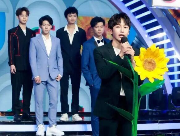 ����С�ֵ���һ�ڿ�ʼѡ�ε�