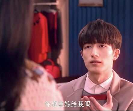 ��ɫ��������¶˼��˭��һ����