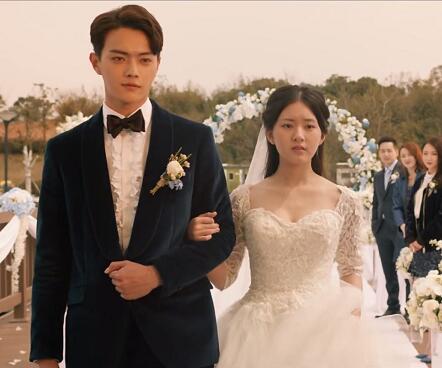 ��ɫ��������¶˼��˭��һ����