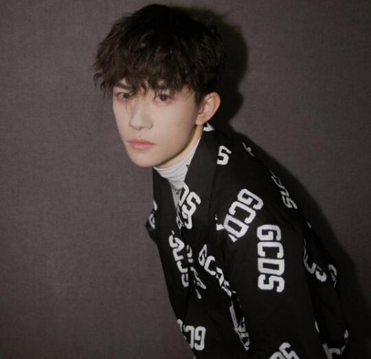 易烊千玺太a了什么意思