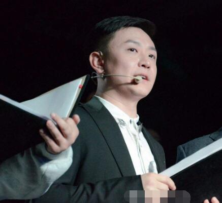 他最爱做的事情就是研究电视剧和电影里配音演员和人物的对应关系