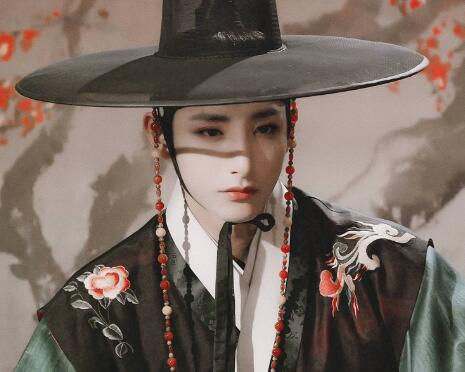 ҹ��������ϲ��˭