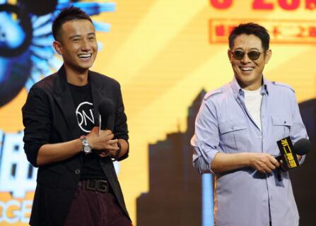 李连杰文章什么关系