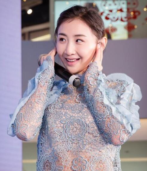 何雯娜退役后做什么