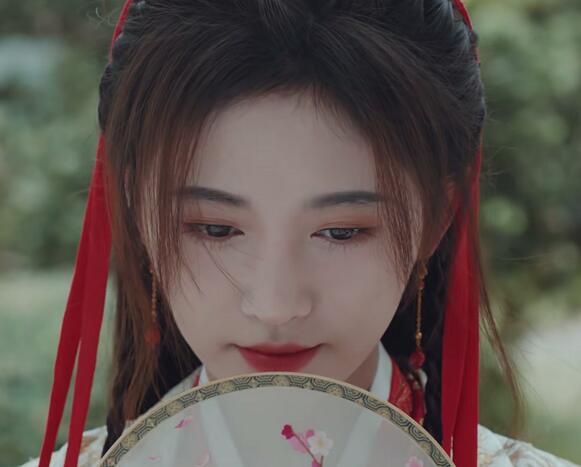 Ư��������һ����Ůװ