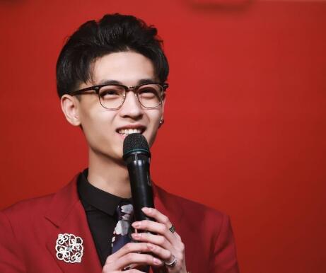 秦霄贤离开八队原因