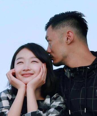 周冬雨余文乐什么关系