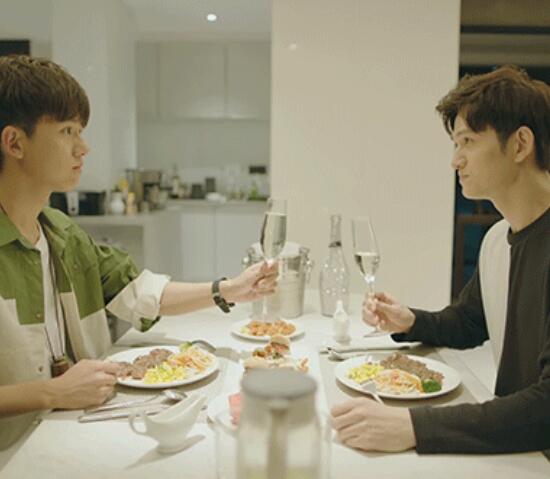 �Ƽ�̷������İ�ʲô��ϵ