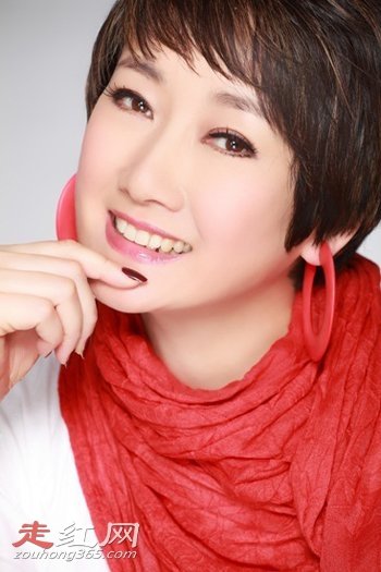 在陈方圆看来,爱情就是两个人有感觉了感觉合适了才在一起,如果两个人