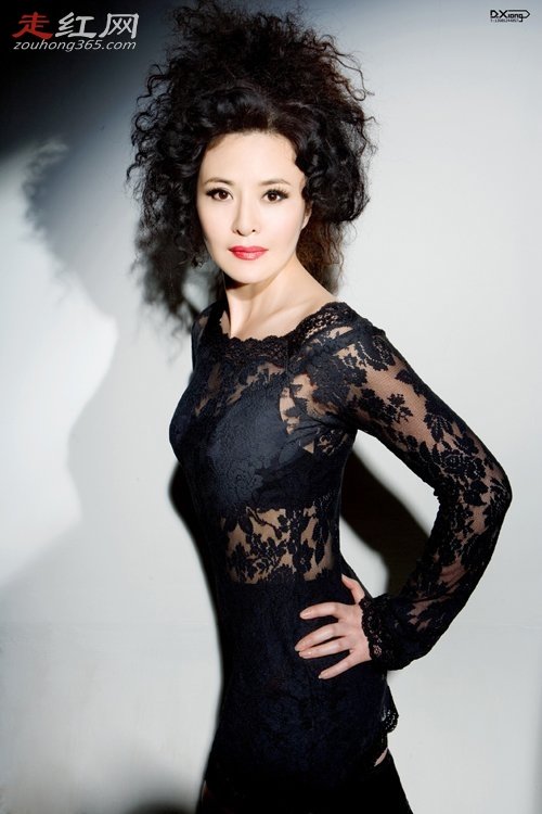 ��Ա��ẵĸ������ϼ��� ʵ��������Ƕ����