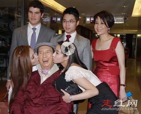 梁安琪的三子两女为什么那么大还能生