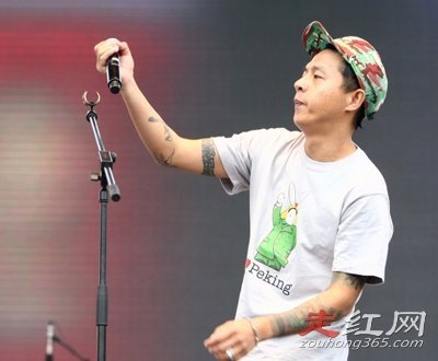 痛仰乐队高虎的妻子是谁前女友萨菲娜和他在一起八年