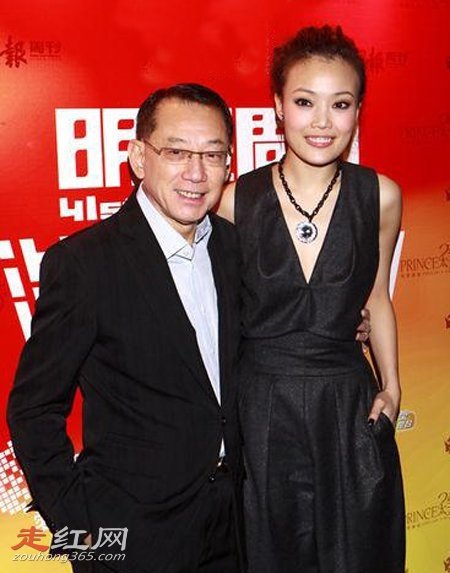 杨受成怎么虐容祖儿得到重用就是因为潜规则