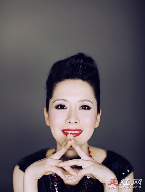 王汀和海清是什么关系 对比照片长得好像哦