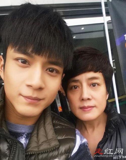 韩东君妈妈的年轻照 长得实在是好漂亮