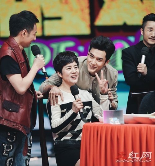 估计也是因为长时间运动的缘故吧,反正韩东君的身材和身高都很达标