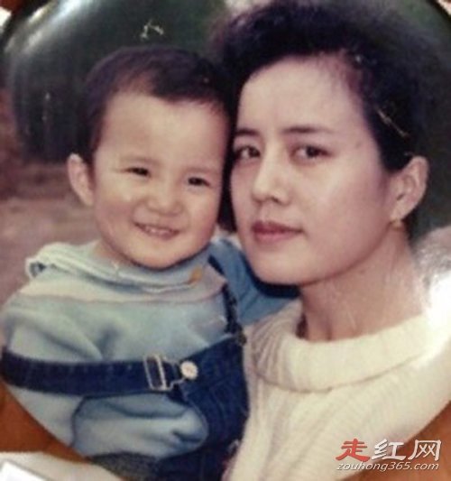 韩东君妈妈的年轻照 长得实在是好漂亮